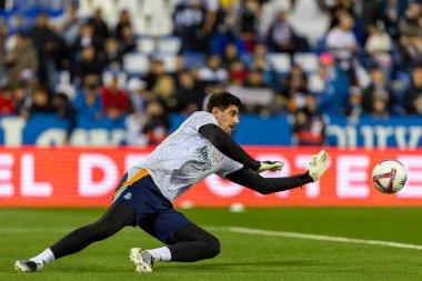 Madrid, İspanya - 24 Kasım 2024: Madrid 'de Leganes FC ve Real Madrid arasında oynanan lig maçı. Gerçek Madrid oyuncuları. Turuncu forma. Lig 2024 2025. Avrupa futbol şampiyonları