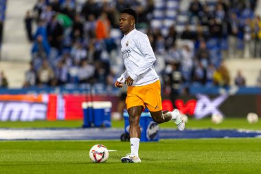 Madrid, İspanya - 24 Kasım 2024: Madrid 'de Leganes FC ve Real Madrid arasında oynanan lig maçı. Gerçek Madrid oyuncuları. Turuncu forma. Lig 2024 2025. Avrupa futbol şampiyonları