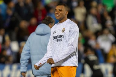Madrid, İspanya - 24 Kasım 2024: Madrid 'de Leganes FC ve Real Madrid arasında oynanan lig maçı. Gerçek Madrid oyuncuları. Turuncu forma. Lig 2024 2025. Avrupa futbol şampiyonları