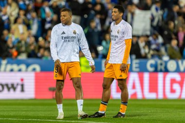 Madrid, İspanya - 24 Kasım 2024: Madrid 'de Leganes FC ve Real Madrid arasında oynanan lig maçı. Gerçek Madrid oyuncuları. Turuncu forma. Lig 2024 2025. Avrupa futbol şampiyonları