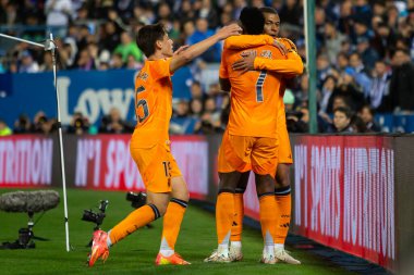 Madrid, İspanya - 24 Kasım 2024: Madrid 'de Leganes FC ve Real Madrid arasında oynanan lig maçı. Gerçek Madrid oyuncuları. Turuncu forma. Lig 2024 2025. Avrupa futbol şampiyonları