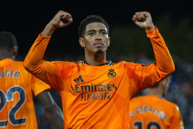 Madrid, İspanya - 24 Kasım 2024: Madrid 'de Leganes FC ve Real Madrid arasında oynanan lig maçı. Gerçek Madrid oyuncuları. Turuncu forma. Lig 2024 2025. Avrupa futbol şampiyonları