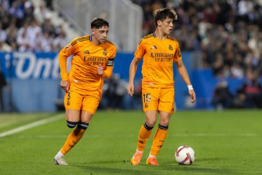 Madrid, İspanya - 24 Kasım 2024: Madrid 'de Leganes FC ve Real Madrid arasında oynanan lig maçı. Gerçek Madrid oyuncuları. Turuncu forma. Lig 2024 2025. Avrupa futbol şampiyonları