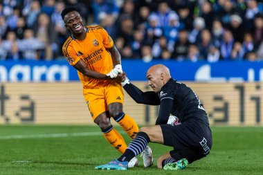 Madrid, İspanya - 24 Kasım 2024: Madrid 'de Leganes FC ve Real Madrid arasında oynanan lig maçı. Gerçek Madrid oyuncuları. Turuncu forma. Lig 2024 2025. Avrupa futbol şampiyonları