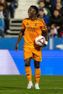 Madrid, İspanya - 24 Kasım 2024: Madrid 'de Leganes FC ve Real Madrid arasında oynanan lig maçı. Gerçek Madrid oyuncuları. Turuncu forma. Lig 2024 2025. Avrupa futbol şampiyonları