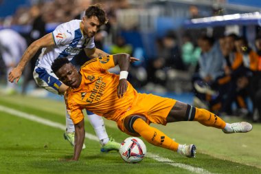 Madrid, İspanya - 24 Kasım 2024: Madrid 'de Leganes FC ve Real Madrid arasında oynanan lig maçı. Gerçek Madrid oyuncuları. Turuncu forma. Lig 2024 2025. Avrupa futbol şampiyonları