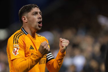 Madrid, İspanya - 24 Kasım 2024: Madrid 'de Leganes FC ve Real Madrid arasında oynanan lig maçı. Gerçek Madrid oyuncuları. Turuncu forma. Lig 2024 2025. Avrupa futbol şampiyonları