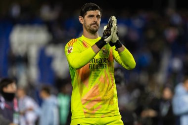Madrid, İspanya - 24 Kasım 2024: Madrid 'de Leganes FC ve Real Madrid arasında oynanan lig maçı. Gerçek Madrid oyuncuları. Turuncu forma. Lig 2024 2025. Avrupa futbol şampiyonları
