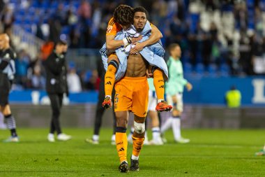 Madrid, İspanya - 24 Kasım 2024: Madrid 'de Leganes FC ve Real Madrid arasında oynanan lig maçı. Gerçek Madrid oyuncuları. Turuncu forma. Lig 2024 2025. Avrupa futbol şampiyonları