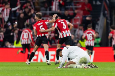 Bilbao, İspanya - 4 Aralık 2024: Athletic Bilbao ile Real Madrid arasındaki lig maçı Bilbao 'da oynandı. Jude Bellinghan maç boyunca beyaz gömlekli. Avrupa Şampiyonları.