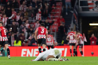 Bilbao, İspanya - 4 Aralık 2024: Athletic Bilbao ile Real Madrid arasındaki lig maçı Bilbao 'da oynandı. Jude Bellinghan maç boyunca beyaz gömlekli. Avrupa Şampiyonları.