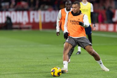 Girona, İspanya - 7 Aralık 2024: Girona Fc ile Real Madrid arasında oynanan lig maçı. Real Madrid kazandı. Avrupa şampiyonu.