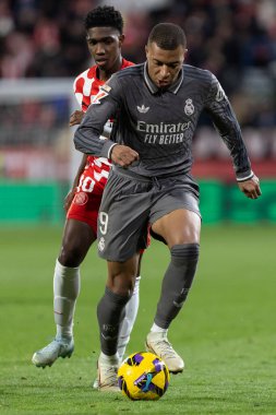 Girona, İspanya - 7 Aralık 2024: Girona Fc ile Real Madrid arasında oynanan lig maçı. Real Madrid kazandı. Avrupa şampiyonu.
