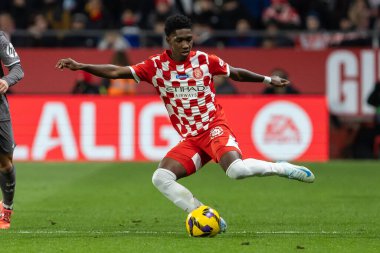 Girona, İspanya - 7 Aralık 2024: Girona Fc ile Real Madrid arasında oynanan lig maçı. Real Madrid kazandı. Avrupa şampiyonu.