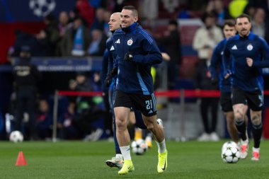 Madrid, İspanya - 11 Aralık 2024: Atletico de Madrid ile SK Slovamn Bratislava arasında oynanan Şampiyonlar Ligi maçı. SK Bratislava oyuncuları. Colchoneros kazandı.
