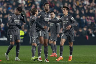 Madrid, İspanya - 14 Aralık 2024: Rayo Vallecano ile Real Madrid arasındaki lig maçı Vallecas mahallesinde oynandı. Futbolcular. Lig 2024, Lig 2025.