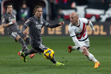 Madrid, İspanya - 14 Aralık 2024: Rayo Vallecano ile Real Madrid arasındaki lig maçı Vallecas mahallesinde oynandı. Futbolcular. Lig 2024, Lig 2025.