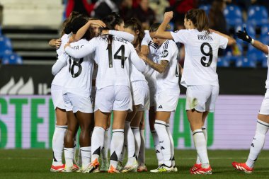 Madrid, İspanya - 23 Ocak 2025: FC Barcelona ile Atletico de Madrid arasında bayanlar Süper Kupa yarı finalleri. Gerçek Madrid oyuncuları. Kadın futbolu. Kız futbolu.