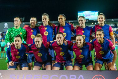Madrid, İspanya - 23 Ocak 2025: FC Barcelona ile Atletico de Madrid arasında bayanlar Süper Kupa yarı finalleri. Kadın futbolu. Kız futbolu.