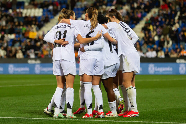 Мадрид, Испания - 23 января 2025 года: Полуфинал Суперкубка Испании среди женщин между ФК "Барселона" и "Атлетико". Настоящие мадридцы. Женский футбол. Футбол для девочек.