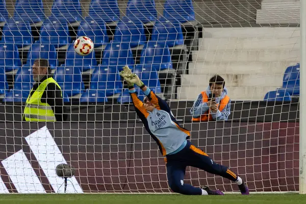 Madrid, İspanya - 23 Ocak 2025: FC Barcelona ile Atletico de Madrid arasında bayanlar Süper Kupa yarı finalleri. Gerçek Madrid oyuncuları. Kadın futbolu. Kız futbolu.