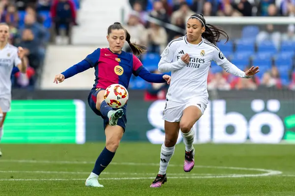 Madrid, İspanya - 26 Ocak 2025: Madrid 'de FC Barcelona ile Real Madrid arasında oynanan Bayanlar Süper Kupası Finali. Kadın futbol klasiği. FC Barcelona kazandı..
