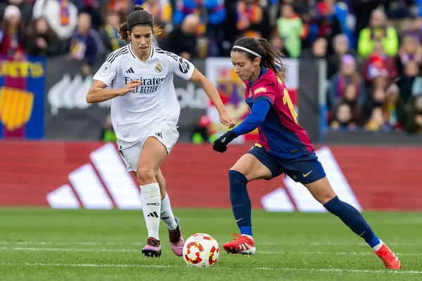 Madrid, İspanya - 26 Ocak 2025: Madrid 'de FC Barcelona ile Real Madrid arasında oynanan Bayanlar Süper Kupası Finali. Kadın futbol klasiği. FC Barcelona kazandı..