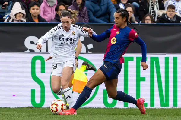 Madrid, İspanya - 26 Ocak 2025: Madrid 'de FC Barcelona ile Real Madrid arasında oynanan Bayanlar Süper Kupası Finali. Kadın futbol klasiği. FC Barcelona kazandı..