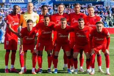 Madrid, İspanya - 1 Şubat 2025: Getafe Fc ile Sevilla Fc arasındaki lig maçı Madrid 'de oynandı. Sevilla FC oyuncuları. Lig 2024, 2025. Profesyonel futbol..