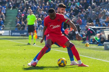 Madrid, İspanya - 1 Şubat 2025: Getafe Fc ile Sevilla Fc arasındaki lig maçı Madrid 'de oynandı. Sevilla FC oyuncuları. Lig 2024, 2025. Profesyonel futbol..