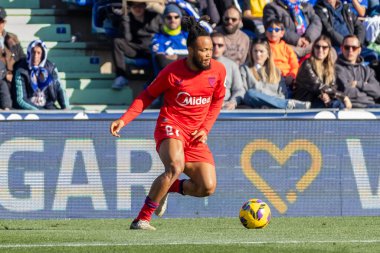 Madrid, İspanya - 1 Şubat 2025: Getafe Fc ile Sevilla Fc arasındaki lig maçı Madrid 'de oynandı. Sevilla FC oyuncuları. Lig 2024, 2025. Profesyonel futbol..