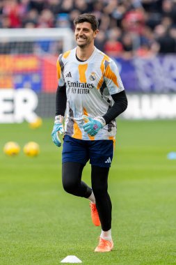 Pamplona, İspanya - 15 Şubat 2025: Pamplona 'da oynanan Osasuna ve Real Madrid ligi maçı. Gerçek Madrid oyuncuları. Avrupa şampiyonları. Lig 2024, 2025