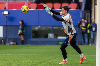 Pamplona, İspanya - 15 Şubat 2025: Pamplona 'da oynanan Osasuna ve Real Madrid ligi maçı. Gerçek Madrid oyuncuları. Avrupa şampiyonları. Lig 2024, 2025