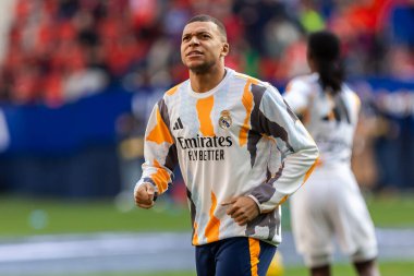 Pamplona, İspanya - 15 Şubat 2025: Pamplona 'da oynanan Osasuna ve Real Madrid ligi maçı. Gerçek Madrid oyuncuları. Avrupa şampiyonları. Lig 2024, 2025