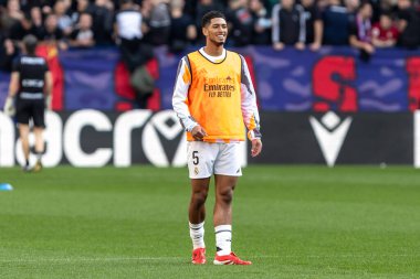 Pamplona, İspanya - 15 Şubat 2025: Pamplona 'da oynanan Osasuna ve Real Madrid ligi maçı. Gerçek Madrid oyuncuları. Avrupa şampiyonları. Lig 2024, 2025