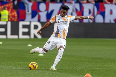 Pamplona, İspanya - 15 Şubat 2025: Pamplona 'da oynanan Osasuna ve Real Madrid ligi maçı. Gerçek Madrid oyuncuları. Avrupa şampiyonları. Lig 2024, 2025