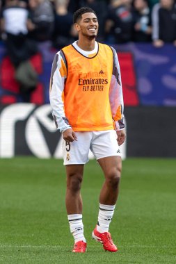 Pamplona, İspanya - 15 Şubat 2025: Pamplona 'da oynanan Osasuna ve Real Madrid ligi maçı. Gerçek Madrid oyuncuları. Avrupa şampiyonları. Lig 2024, 2025