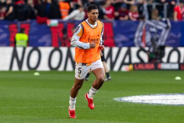 Pamplona, İspanya - 15 Şubat 2025: Pamplona 'da oynanan Osasuna ve Real Madrid ligi maçı. Gerçek Madrid oyuncuları. Avrupa şampiyonları. Lig 2024, 2025