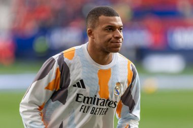 Pamplona, İspanya - 15 Şubat 2025: Pamplona 'da oynanan Osasuna ve Real Madrid ligi maçı. Gerçek Madrid oyuncuları. Avrupa şampiyonları. Lig 2024, 2025