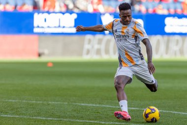 Pamplona, İspanya - 15 Şubat 2025: Pamplona 'da oynanan Osasuna ve Real Madrid ligi maçı. Gerçek Madrid oyuncuları. Avrupa şampiyonları. Lig 2024, 2025