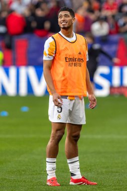 Pamplona, İspanya - 15 Şubat 2025: Pamplona 'da oynanan Osasuna ve Real Madrid ligi maçı. Gerçek Madrid oyuncuları. Avrupa şampiyonları. Lig 2024, 2025