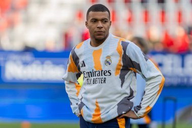 Pamplona, İspanya - 15 Şubat 2025: Pamplona 'da oynanan Osasuna ve Real Madrid ligi maçı. Gerçek Madrid oyuncuları. Avrupa şampiyonları. Lig 2024, 2025