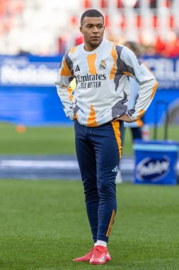 Pamplona, İspanya - 15 Şubat 2025: Pamplona 'da oynanan Osasuna ve Real Madrid ligi maçı. Gerçek Madrid oyuncuları. Avrupa şampiyonları. Lig 2024, 2025