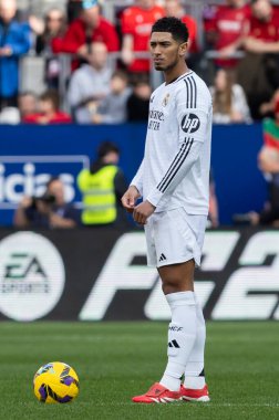 Pamplona, İspanya - 15 Şubat 2025: Pamplona 'da oynanan Osasuna ve Real Madrid ligi maçı. Gerçek Madrid oyuncuları. Avrupa şampiyonları. Lig 2024, 2025