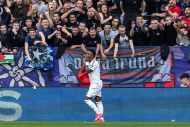 Pamplona, İspanya - 15 Şubat 2025: Pamplona 'da oynanan Osasuna ve Real Madrid ligi maçı. Gerçek Madrid oyuncuları. Avrupa şampiyonları. Lig 2024, 2025