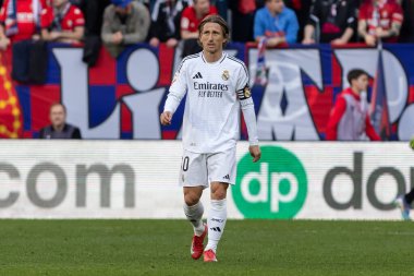 Pamplona, İspanya - 15 Şubat 2025: Pamplona 'da oynanan Osasuna ve Real Madrid ligi maçı. Gerçek Madrid oyuncuları. Avrupa şampiyonları. Lig 2024, 2025