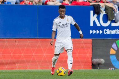 Pamplona, İspanya - 15 Şubat 2025: Pamplona 'da oynanan Osasuna ve Real Madrid ligi maçı. Gerçek Madrid oyuncuları. Avrupa şampiyonları. Lig 2024, 2025