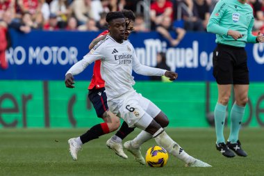 Pamplona, İspanya - 15 Şubat 2025: Pamplona 'da oynanan Osasuna ve Real Madrid ligi maçı. Gerçek Madrid oyuncuları. Avrupa şampiyonları. Lig 2024, 2025