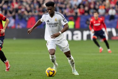 Pamplona, İspanya - 15 Şubat 2025: Pamplona 'da oynanan Osasuna ve Real Madrid ligi maçı. Gerçek Madrid oyuncuları. Avrupa şampiyonları. Lig 2024, 2025