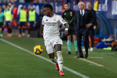 Pamplona, İspanya - 15 Şubat 2025: Pamplona 'da oynanan Osasuna ve Real Madrid ligi maçı. Gerçek Madrid oyuncuları. Avrupa şampiyonları. Lig 2024, 2025